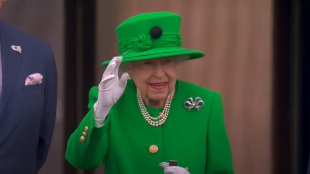 Єлизавета ІІ закрила святкування ювілею зворушлива поява на балконі з сім'єю - Showbiz Єлизавета ІІ закрила святкування ювілею зворушлива поява на балконі з сім'єю - Showbiz