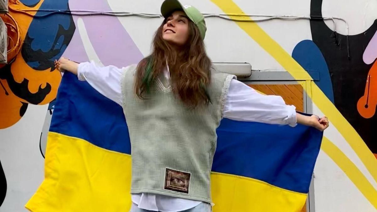 Харьковские выпускники станцевали вальс под песню Jerry Heil на руинах школы проникновенное видео - Showbiz Харьковские выпускники станцевали вальс под песню Jerry Heil на руинах школы проникновенное видео - Showbiz