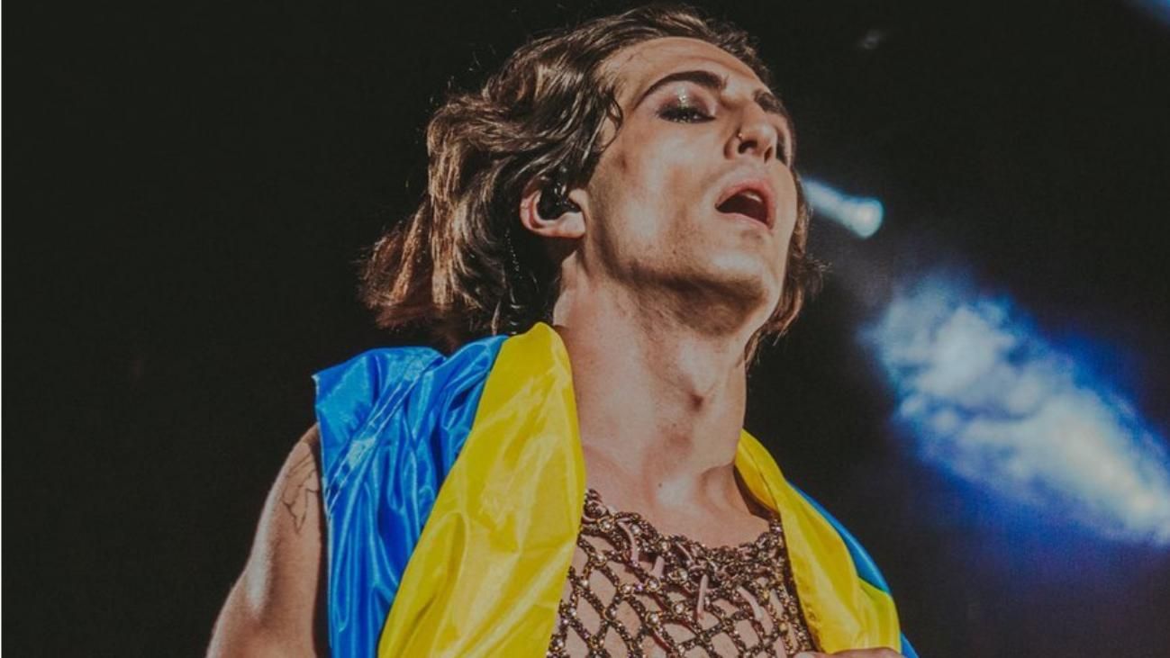 Где бы ни билось украинское сердце, там Украина  какие звезды поднимали сине-желтое знамя на концертах - Showbiz