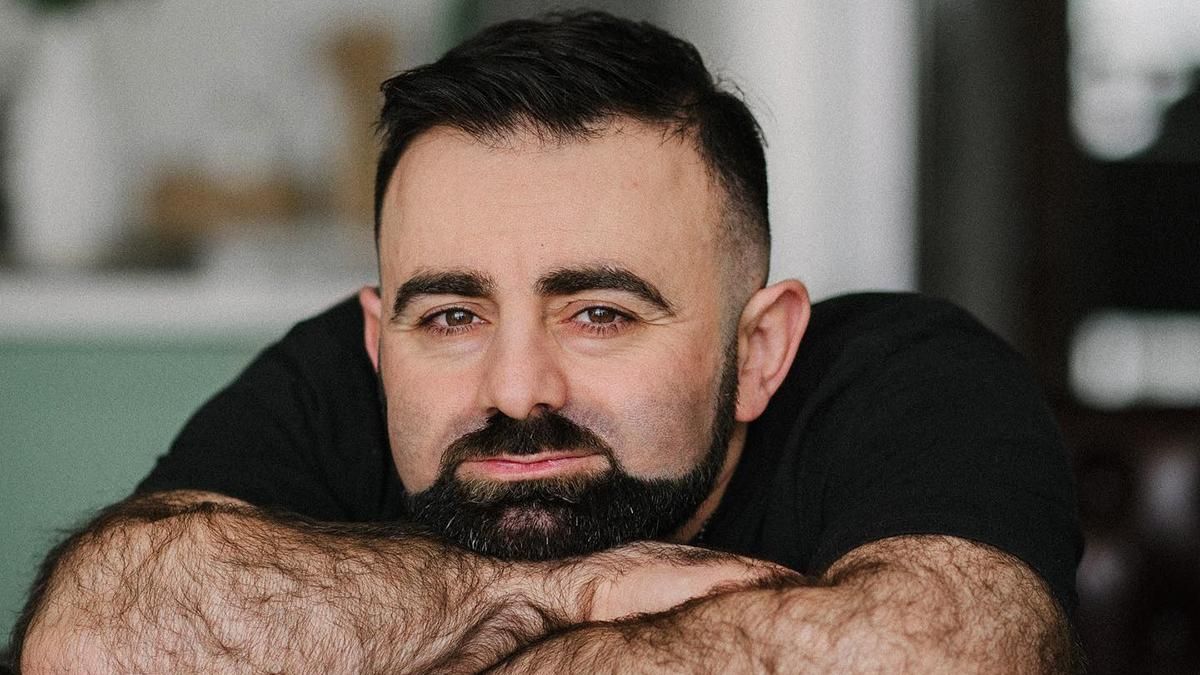 Звезда "Сумасшедшей свадьбы" рассказал о прилете в его ЖК в Киеве уцелела ли квартира актера - Showbiz Звезда "Сумасшедшей свадьбы" рассказал о прилете в его ЖК в Киеве уцелела ли квартира актера - Showbiz