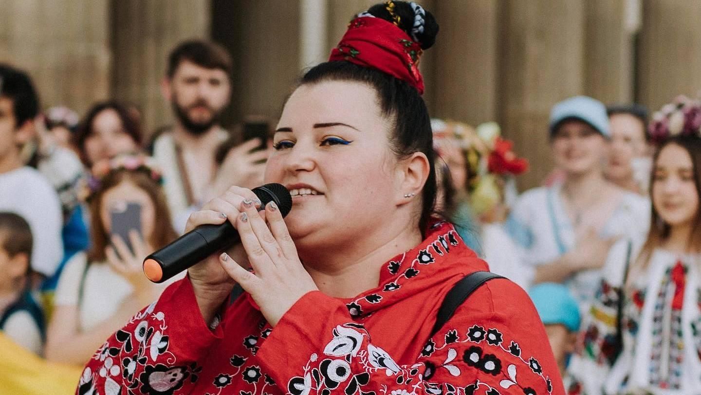 Alyona Alyona віддала брендові речі людям, які ховались в метро "Їм було потрібніше" - Showbiz Alyona Alyona віддала брендові речі людям, які ховались в метро "Їм було потрібніше" - Showbiz