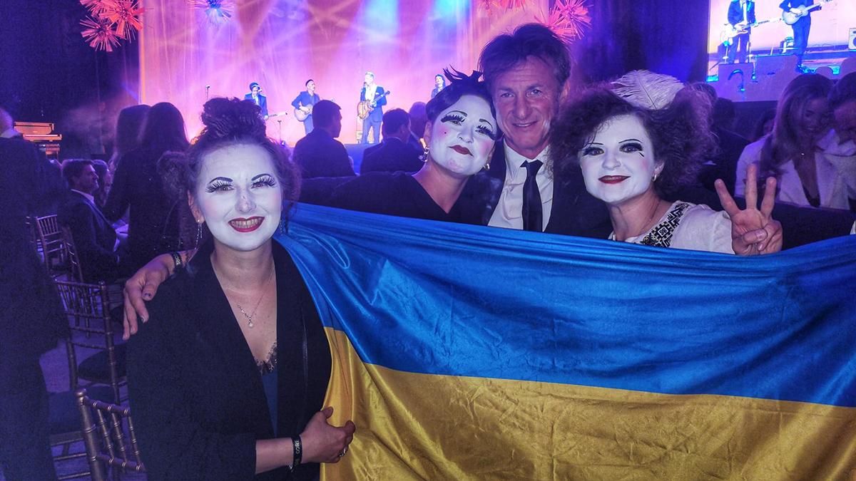 Dakh Daughters виступив у Лос-Анджелесі яка світова зірка допомогла зібрати мільйон доларів - Showbiz Dakh Daughters виступив у Лос-Анджелесі яка світова зірка допомогла зібрати мільйон доларів - Showbiz