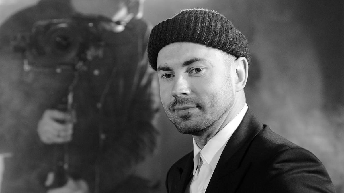 "Это Украина, грамотеи" Бедняков показал, как россияне осквернили стелу в его родном Мариуполе - Showbiz "Это Украина, грамотеи" Бедняков показал, как россияне осквернили стелу в его родном Мариуполе - Showbiz