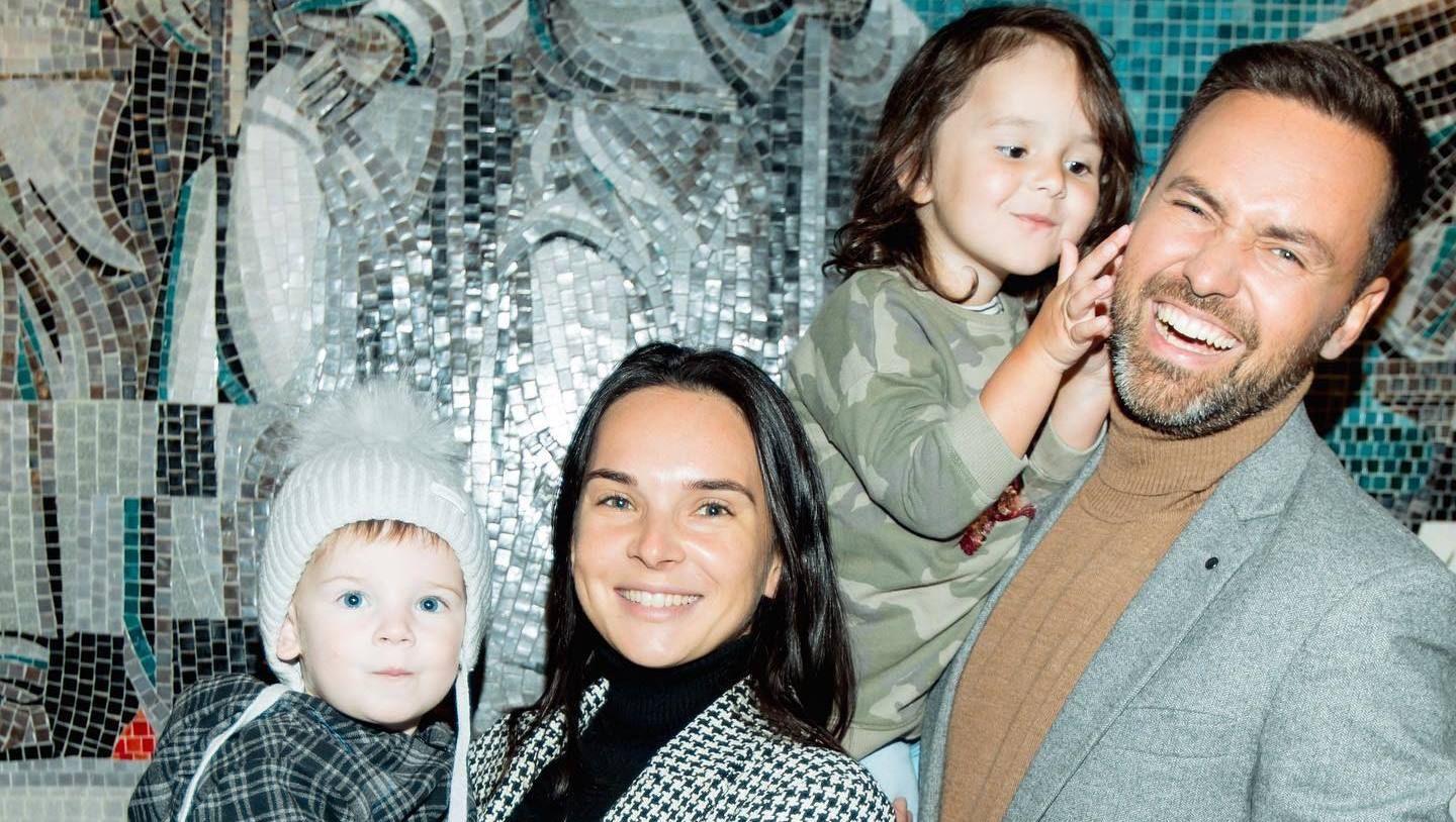 Тимур Мирошниченко впервые за долгое время обнял родных видео растрогало сеть - Showbiz Тимур Мирошниченко впервые за долгое время обнял родных видео растрогало сеть - Showbiz