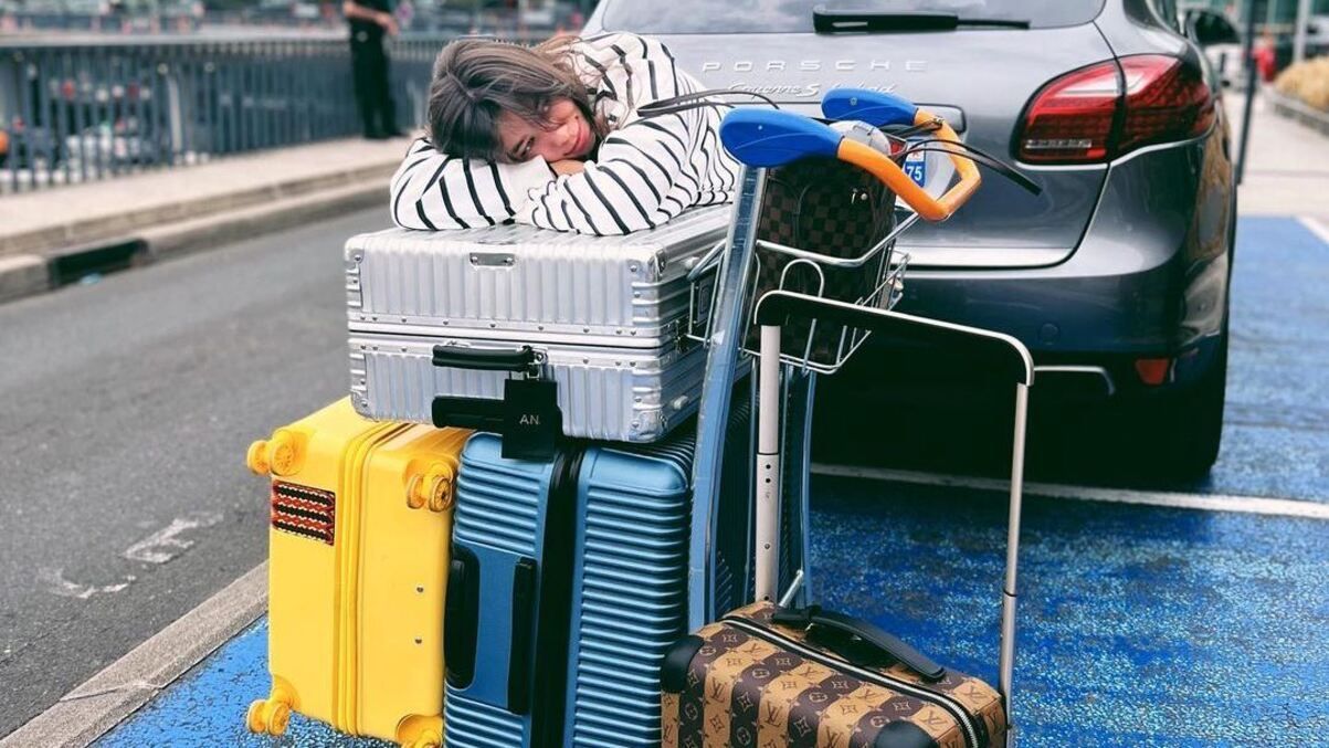 "Мисс Украина Вселенная" Анна Неплях вернулась в Украину "За 3 месяца сменила 8 стран" - Showbiz "Мисс Украина Вселенная" Анна Неплях вернулась в Украину "За 3 месяца сменила 8 стран" - Showbiz