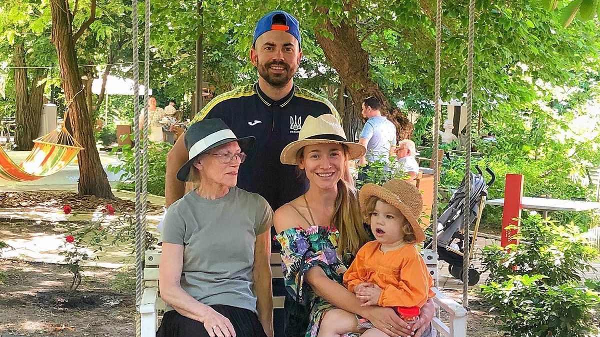 "Ну все, это конец" Бедняков впервые рассказал, при каких обстоятельствах в Мариуполе скончалась его мама - Showbiz "Ну все, это конец" Бедняков впервые рассказал, при каких обстоятельствах в Мариуполе скончалась его мама - Showbiz