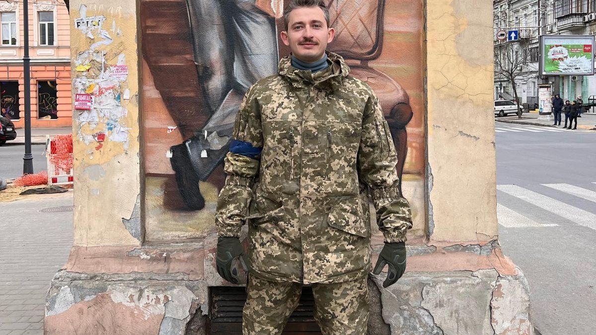 "Скалічені тіла безумовних героїв" Коля Серга виступив для поранених захисників у госпіталі - Showbiz "Скалічені тіла безумовних героїв" Коля Серга виступив для поранених захисників у госпіталі - Showbiz