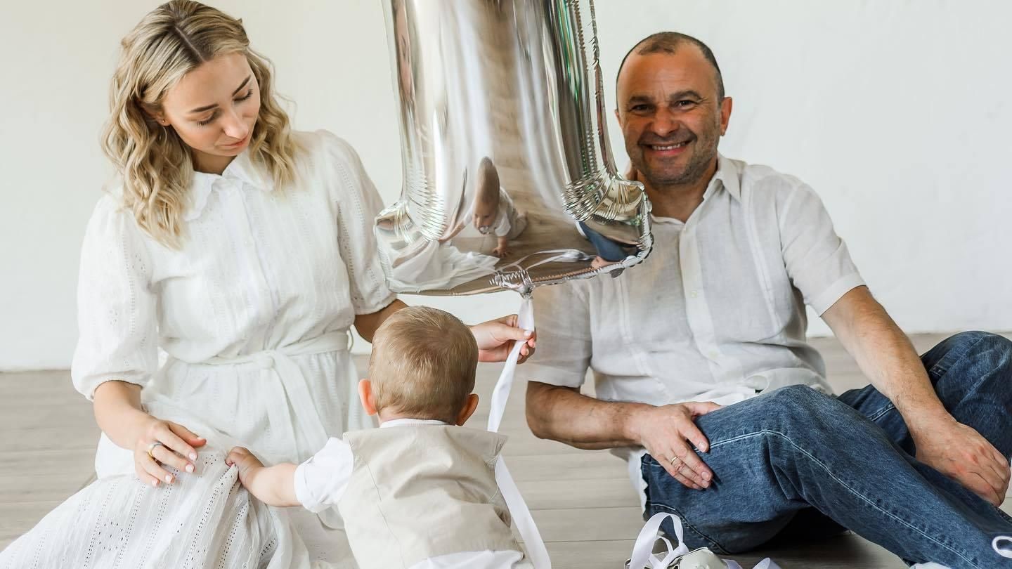 Виктор Павлик с женой ярко отпраздновали день рождения сына  праздничные фото - Showbiz