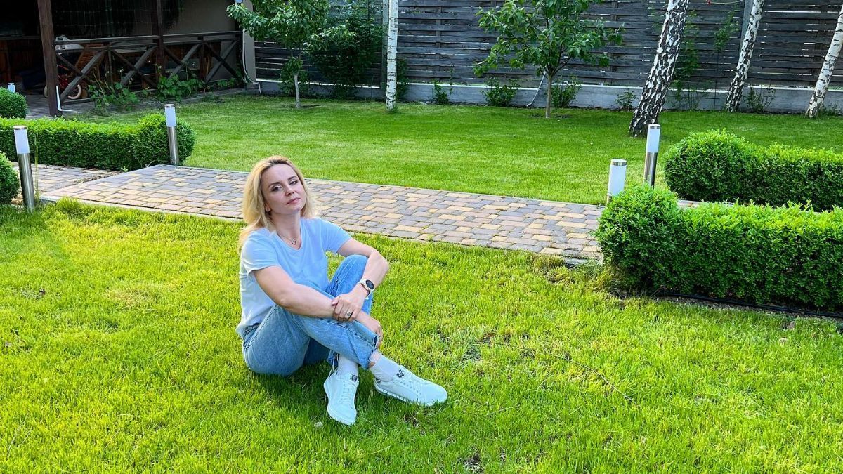 Лілія Ребрик побувала в селі під Черніговом, де росіяни катували людей "Не знаю, як жити далі" - Showbiz Лілія Ребрик побувала в селі під Черніговом, де росіяни катували людей "Не знаю, як жити далі" - Showbiz