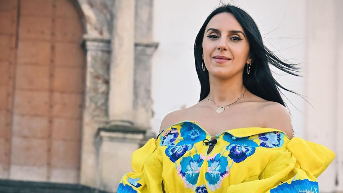 Джамала ошеломила образом в вышиванке за 50 тысяч гривен нежные фото - Fashion Джамала ошеломила образом в вышиванке за 50 тысяч гривен нежные фото - Fashion