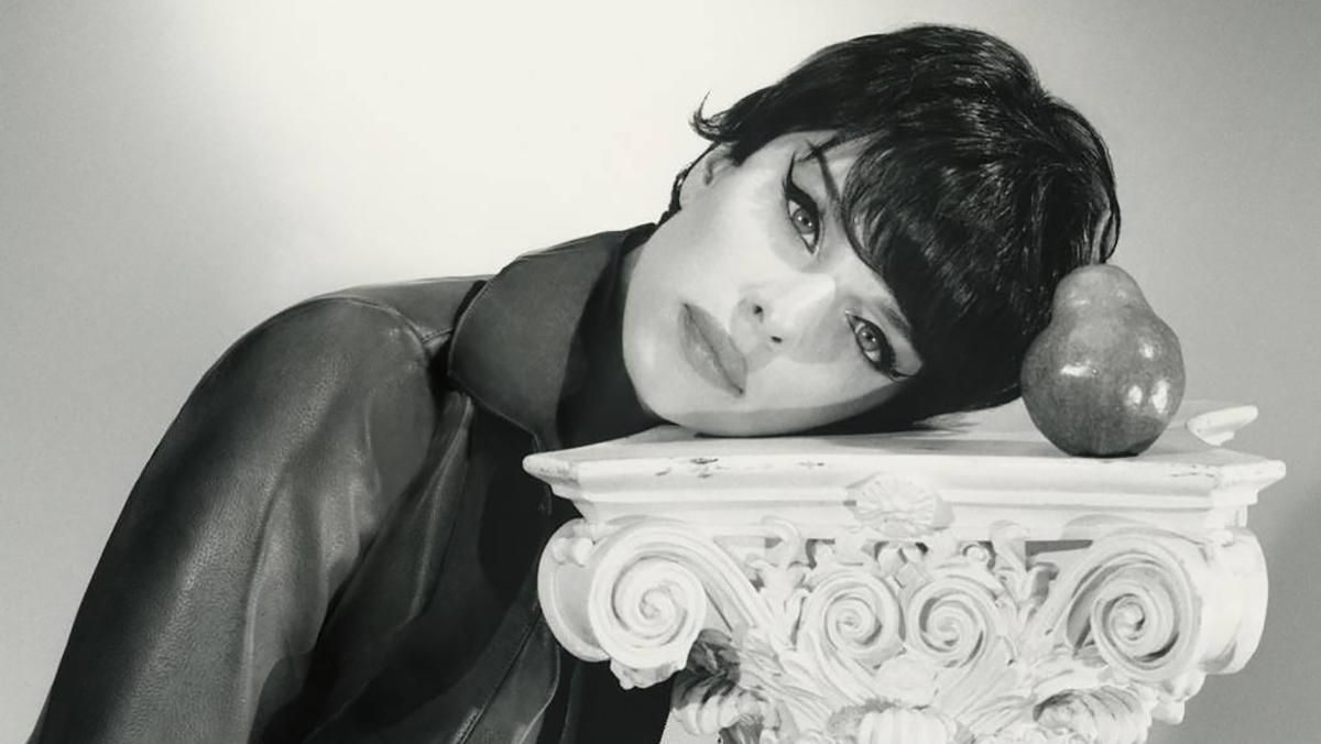 После 10-летней карьеры Джулия Фокс впервые снялась для глянца Vogue нестандартный образ - Showbiz После 10-летней карьеры Джулия Фокс впервые снялась для глянца Vogue нестандартный образ - Showbiz