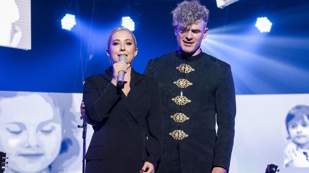 25 годин не розмовляли, – як Тоня Матвієнко та Арсен Мірзоян виїжджали з Києва - Showbiz 25 годин не розмовляли, – як Тоня Матвієнко та Арсен Мірзоян виїжджали з Києва - Showbiz