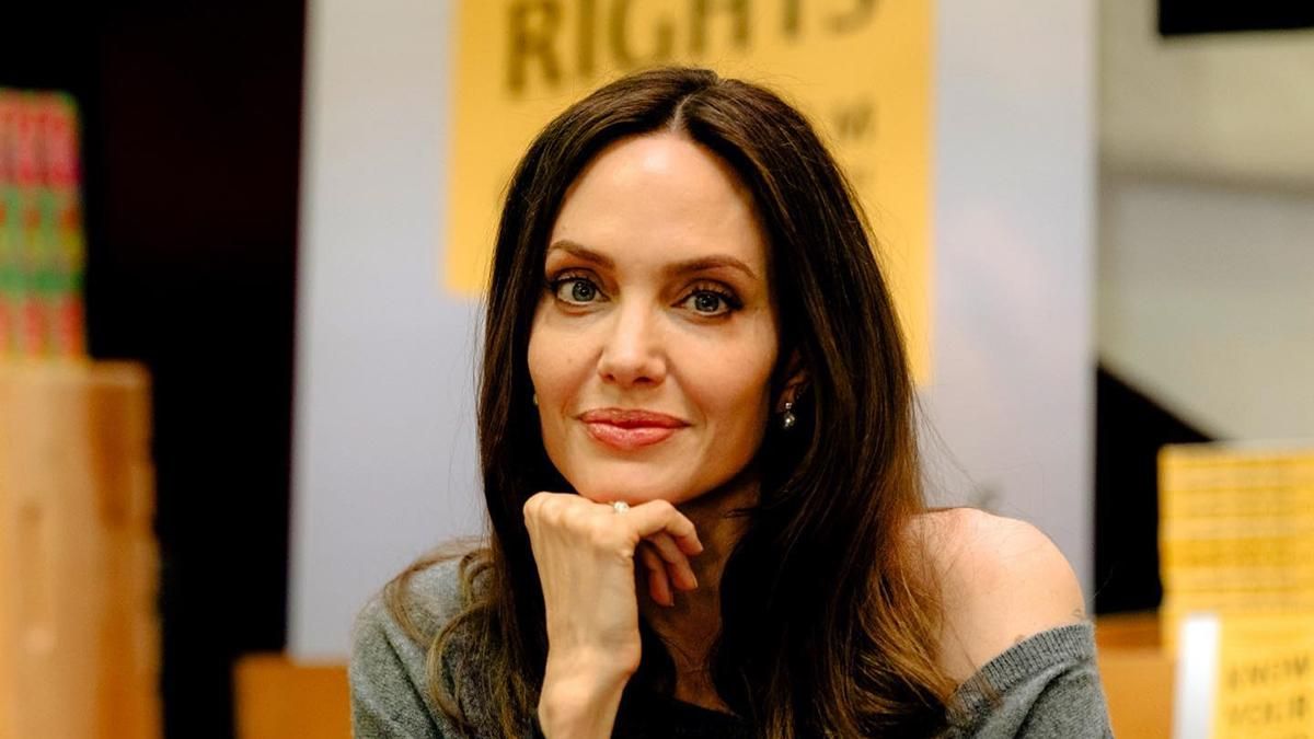 Зірка Голлівуду Анджеліна Джолі щемливо згадала про вбитих і поранених на війні дітей - Showbiz