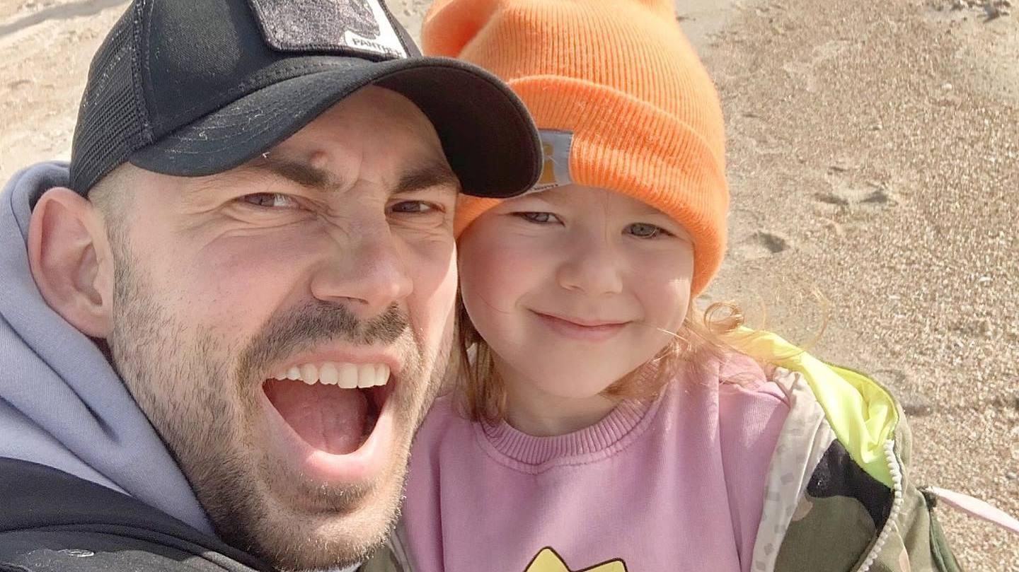 Донька Андрія Бєднякова заспівала "Ой у лузі червона калина" відео зворушило мережу - Showbiz Донька Андрія Бєднякова заспівала "Ой у лузі червона калина" відео зворушило мережу - Showbiz