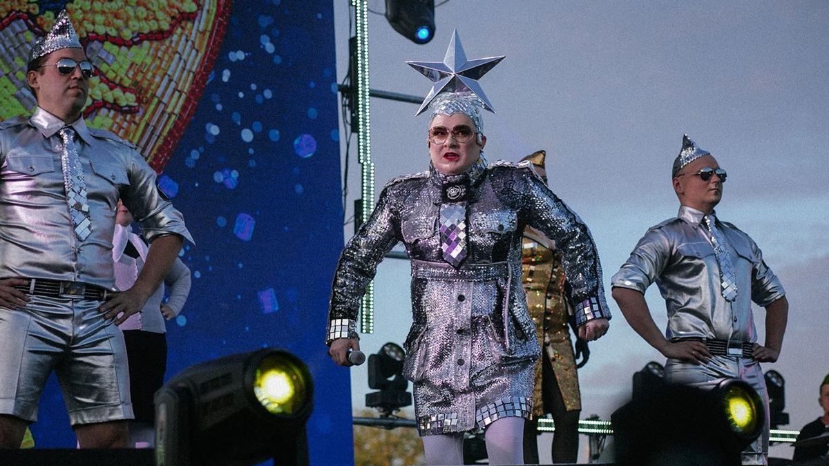 Раша гудбай і х*й війні Вєрка Сердючка запалила сцену Embrace Ukraine в Амстердамі - Showbiz Раша гудбай і х*й війні Вєрка Сердючка запалила сцену Embrace Ukraine в Амстердамі - Showbiz