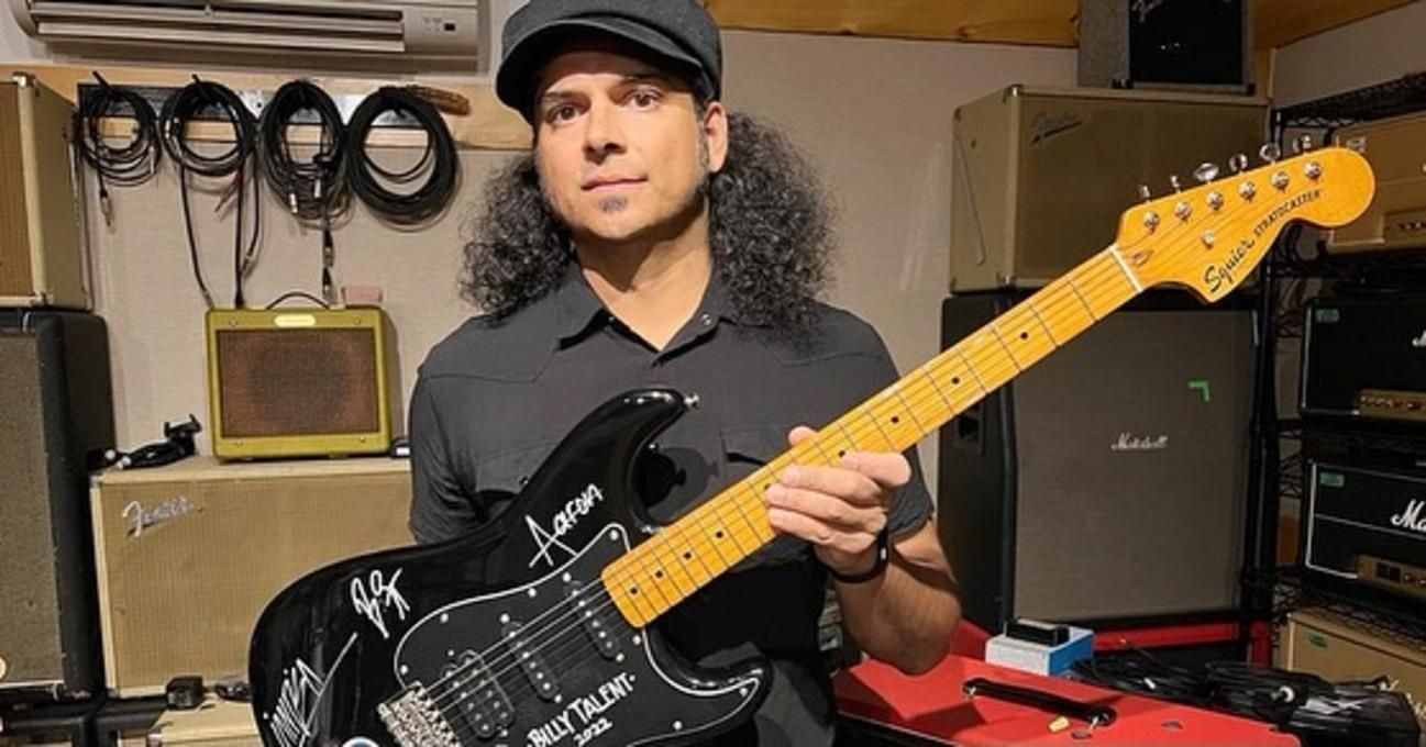 На невідкладну допомогу Україні рокери з Billy Talent продають на аукціоні гітару учасника - Showbiz На невідкладну допомогу Україні рокери з Billy Talent продають на аукціоні гітару учасника - Showbiz