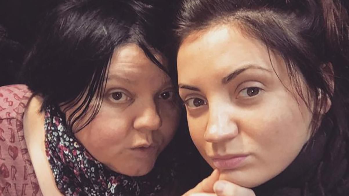 Мама Цибульської вперше показала відео з окупації в Ірпені "Записала діткам, якщо нас не стане" - Showbiz Мама Цибульської вперше показала відео з окупації в Ірпені "Записала діткам, якщо нас не стане" - Showbiz