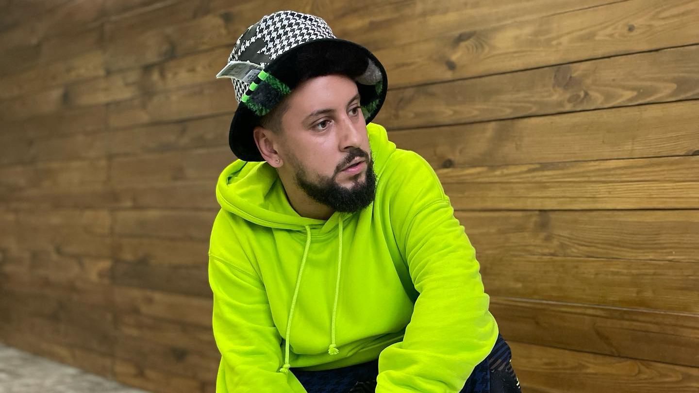 Монатик признался, сколько личных денег отдал на благотворительность за время войны - Showbiz Монатик признался, сколько личных денег отдал на благотворительность за время войны - Showbiz