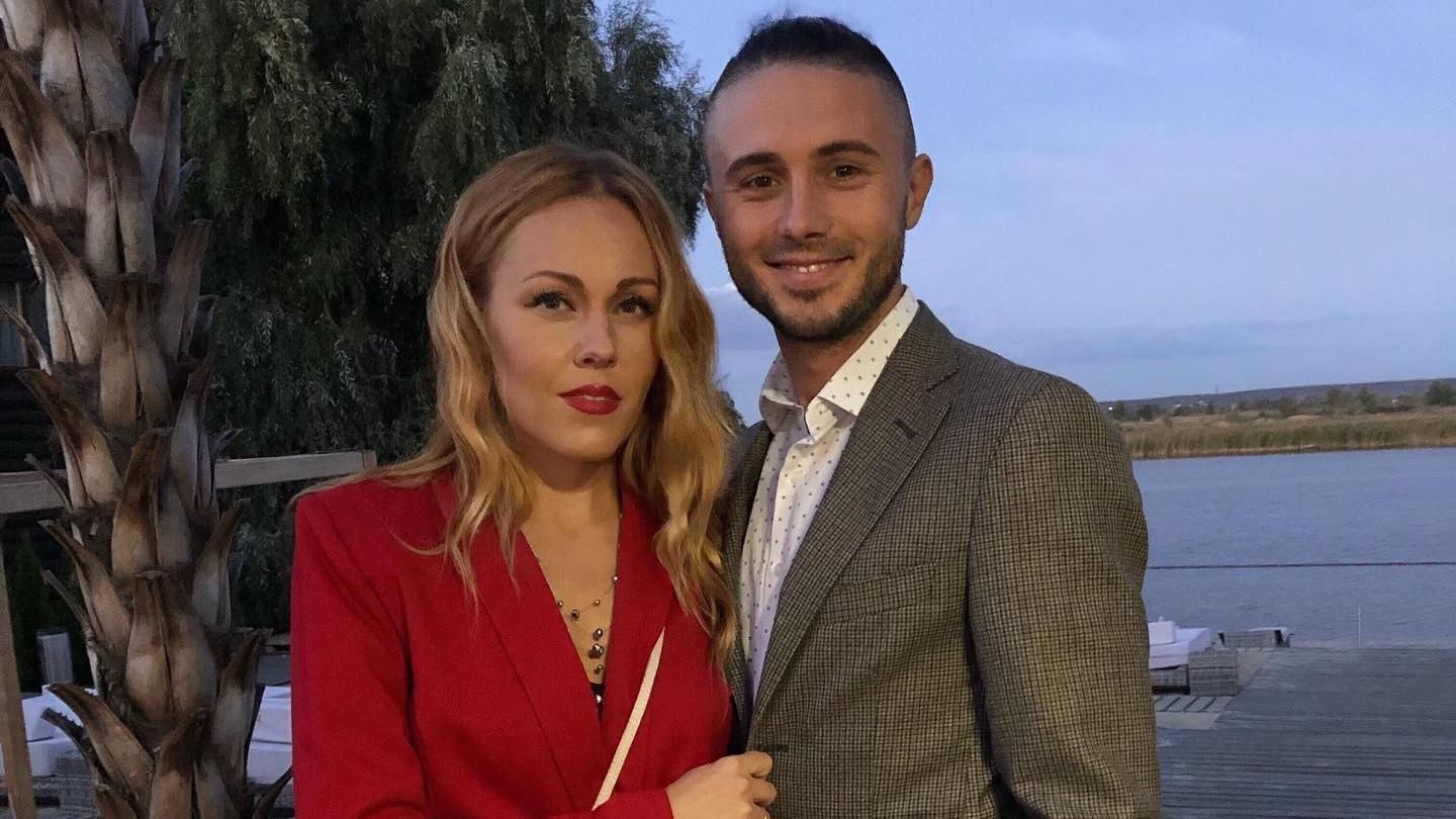 "Зустріла тебе таким" Alyosha зізналась, яким був Тарас Тополя на початку стосунків - Showbiz "Зустріла тебе таким" Alyosha зізналась, яким був Тарас Тополя на початку стосунків - Showbiz