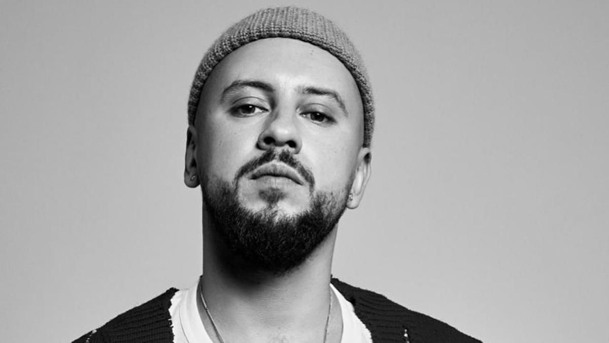 Монатик зачитал авторскую поэзию для проекта "Буремні вірші" щемящее видео - Showbiz Монатик зачитал авторскую поэзию для проекта "Буремні вірші" щемящее видео - Showbiz