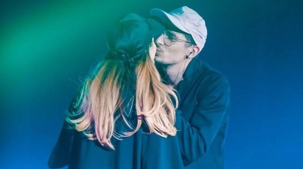 Позитив ответил, почему действительно показывал фото поцелуя с Надеждой Дорофеевой - Showbiz Позитив ответил, почему действительно показывал фото поцелуя с Надеждой Дорофеевой - Showbiz