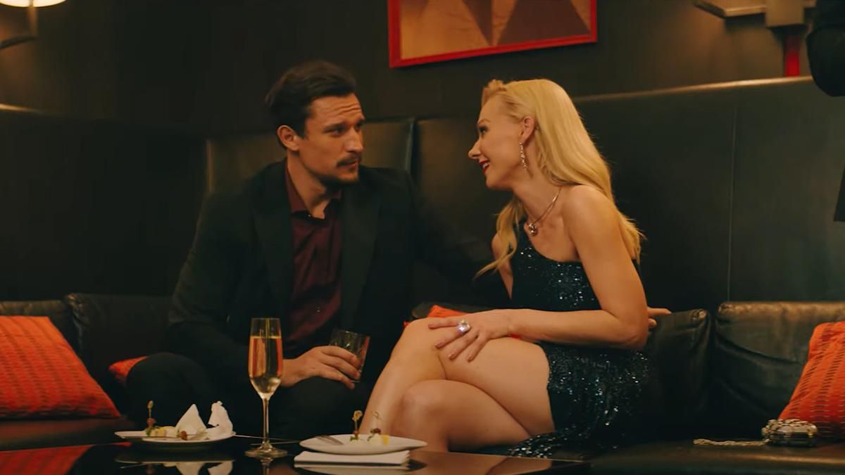 Тарас Цимбалюк зізнався, чи соромно йому за зйомки в кліпі гурту Ленинград Тарас Цимбалюк зізнався, чи соромно йому за зйомки в кліпі гурту Ленинград