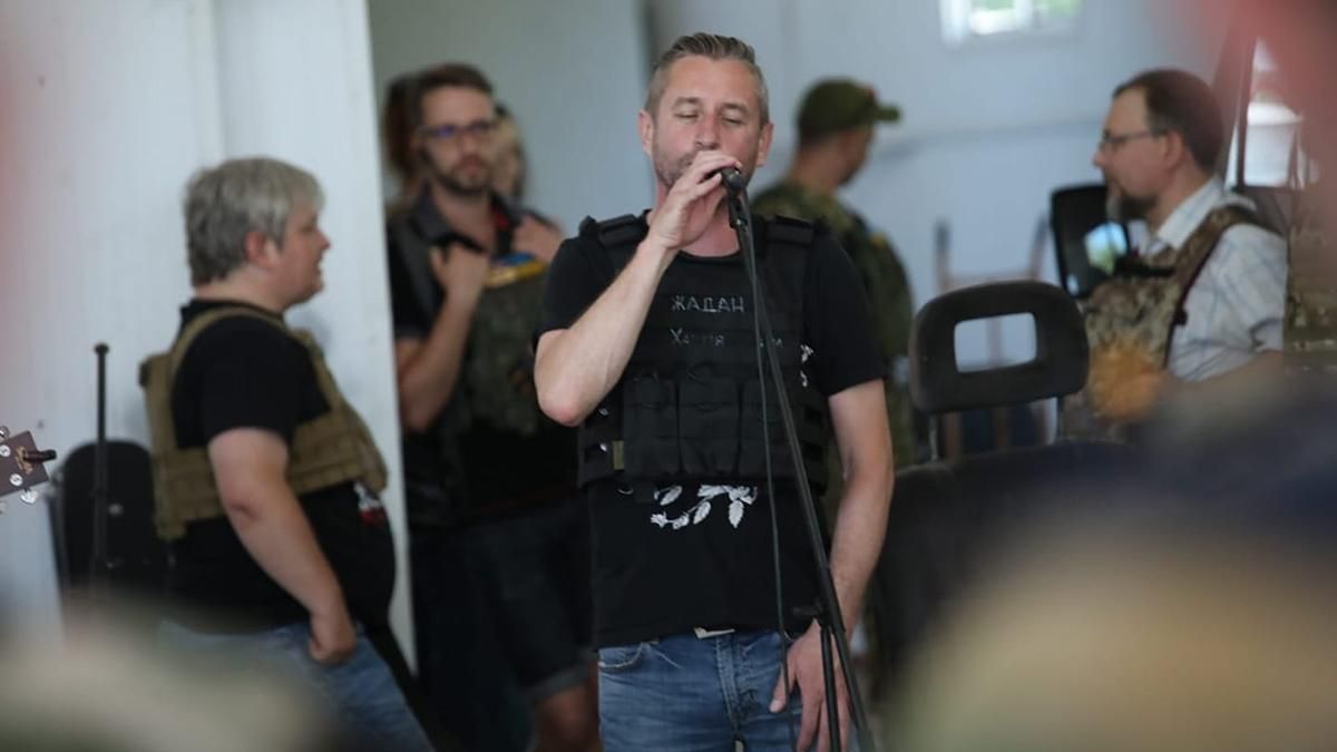 Сергія Жадана мало не накрило Градом на концерті Сергія Жадана мало не накрило Градом на концерті