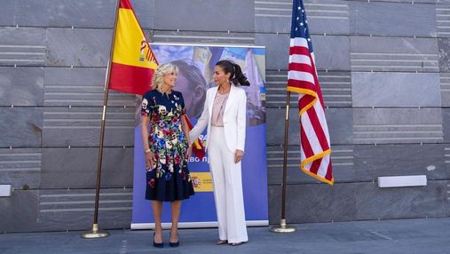 Королева Летиція та Джилл Байден у Мадриді побували в центрі для переселенців з України