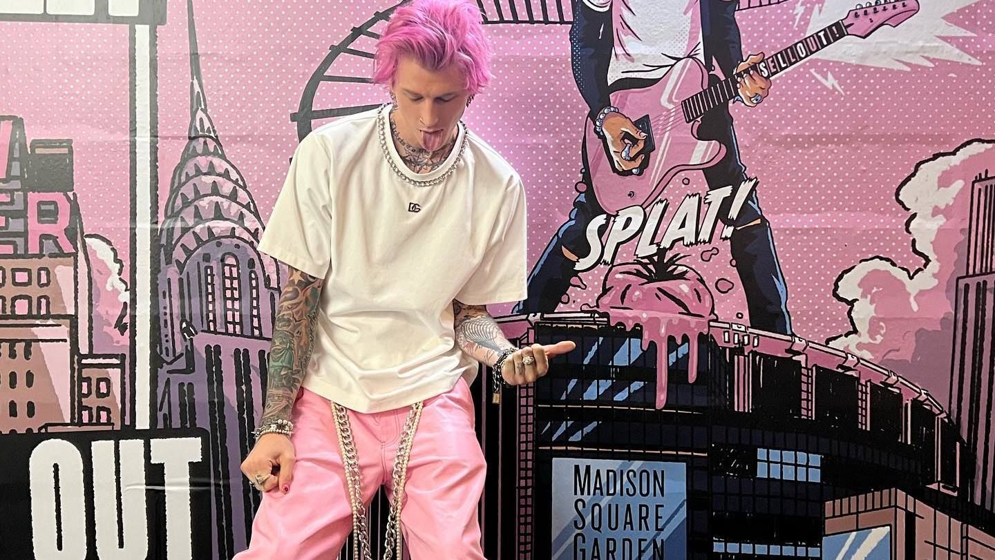 Жених Меган Фокс разбил голову в Нью-Йорке: фото Жених Меган Фокс разбил голову в Нью-Йорке: фото