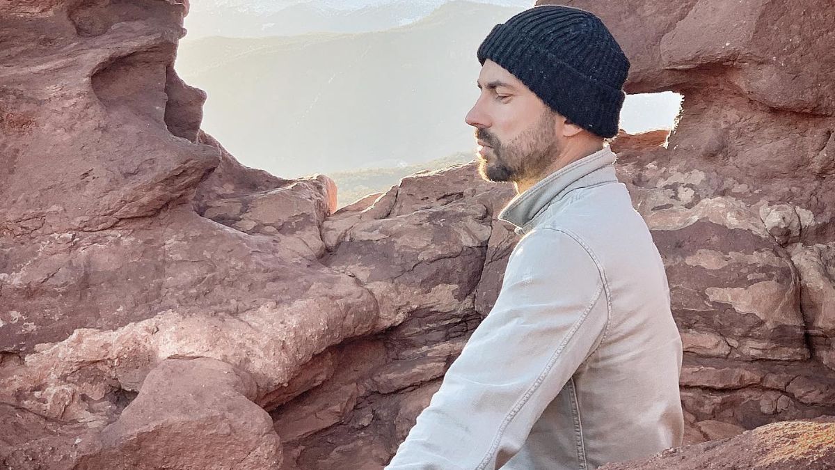 Окупація Маріуполя – сестра Андрія Бєднякова готувала їжу у дворі Окупація Маріуполя – сестра Андрія Бєднякова готувала їжу у дворі