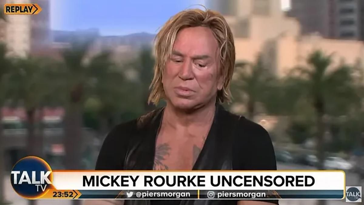 Мікі Рурк розплакався через війну в Україні і розповів про путіна Мікі Рурк розплакався через війну в Україні і розповів про путіна