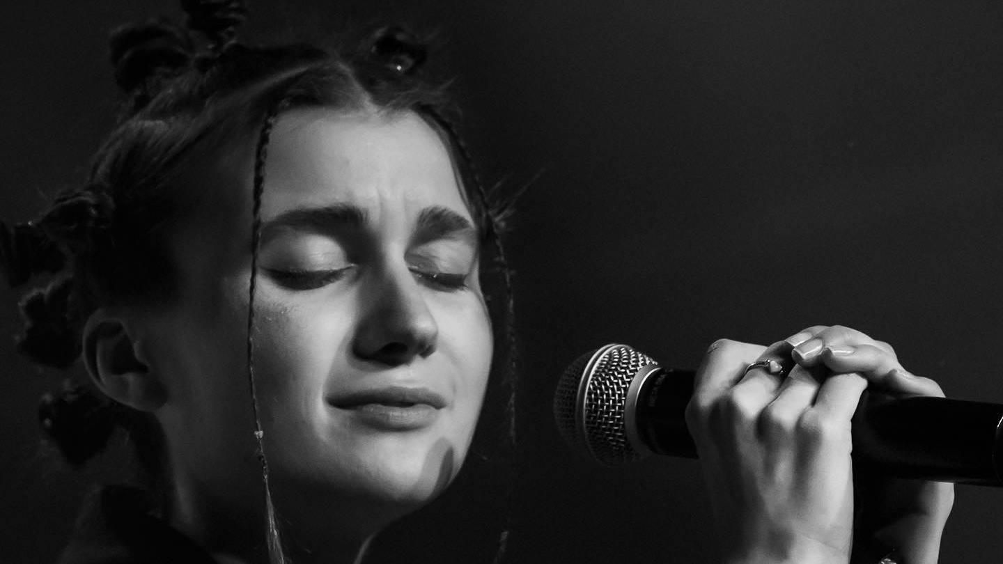 Jerry Jerry Heil потеряла голос - как ей помогло выступление Go_A в Брюсселе Jerry Jerry Heil потеряла голос - как ей помогло выступление Go_A в Брюсселе