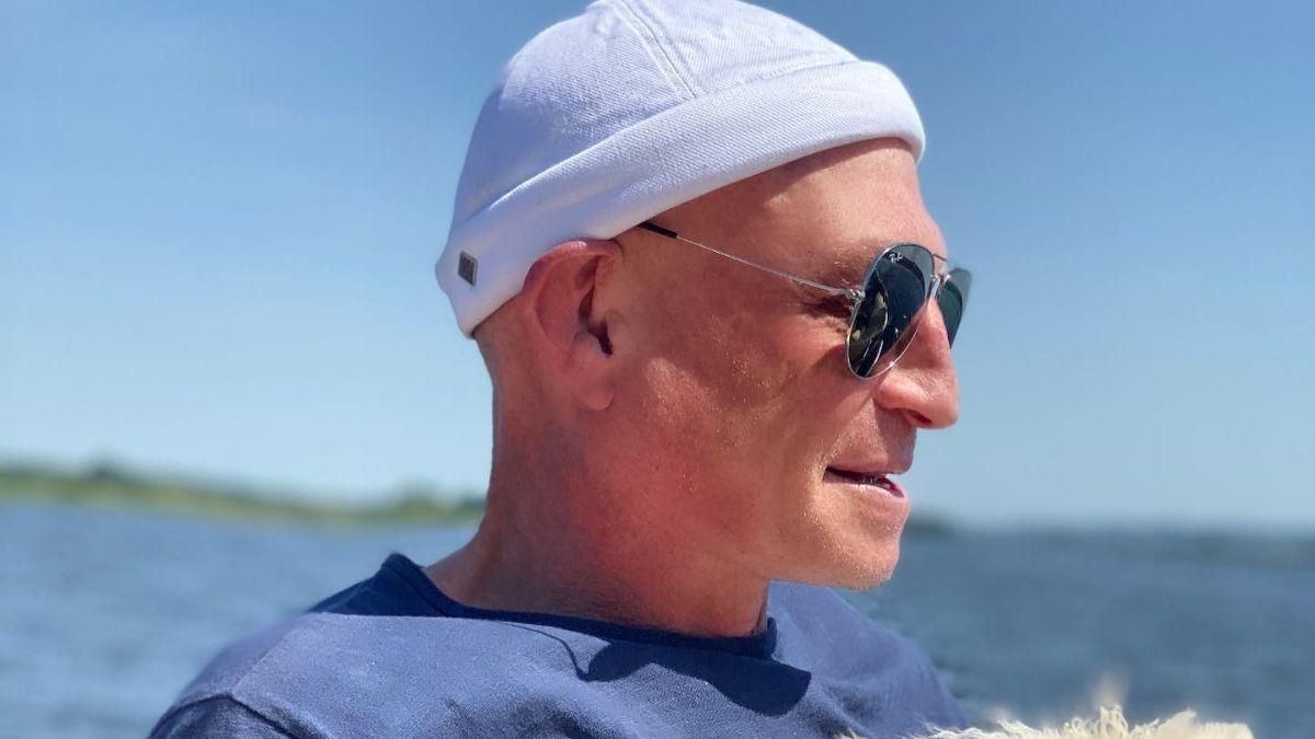 Муж Оли Поляковой выезжал за границу во время военного положения Муж Оли Поляковой выезжал за границу во время военного положения