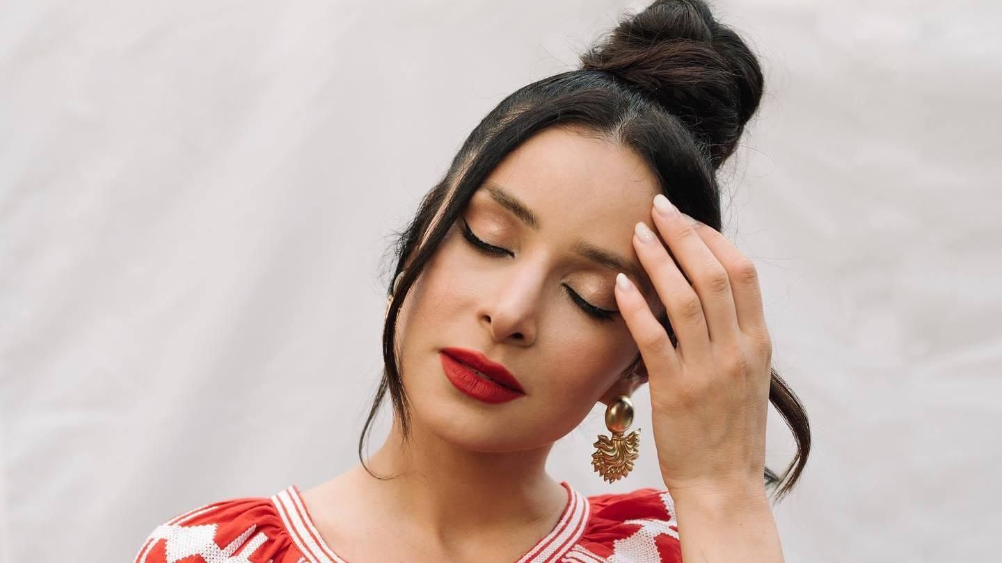 Злата Огнєвіч прокоментувала фото людей на тлі російської техніки - позиція зірки Злата Огнєвіч прокоментувала фото людей на тлі російської техніки - позиція зірки