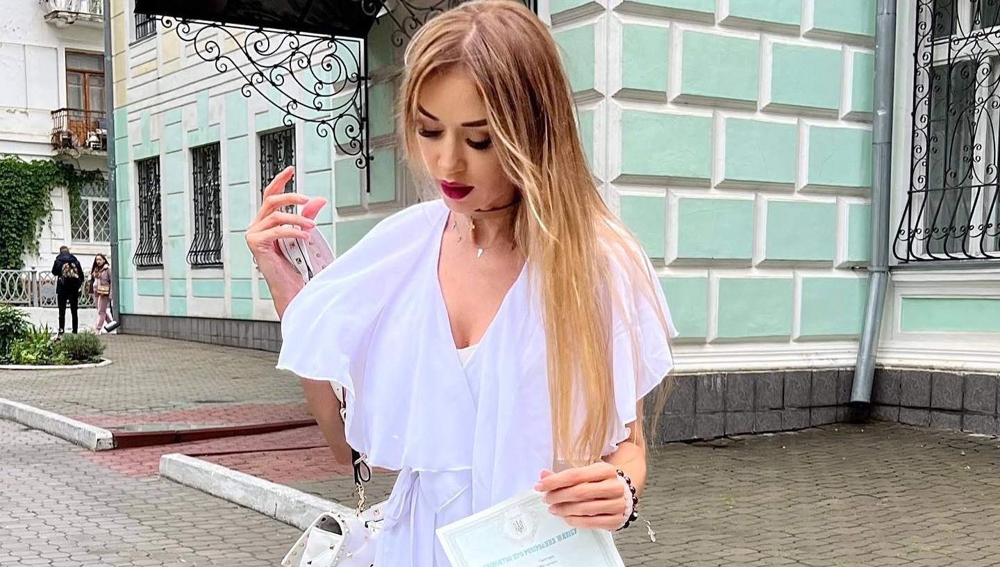 Зіркові розлучення - Наталія Валевська офіційно розлучилась і показала свідоцтво Зіркові розлучення - Наталія Валевська офіційно розлучилась і показала свідоцтво