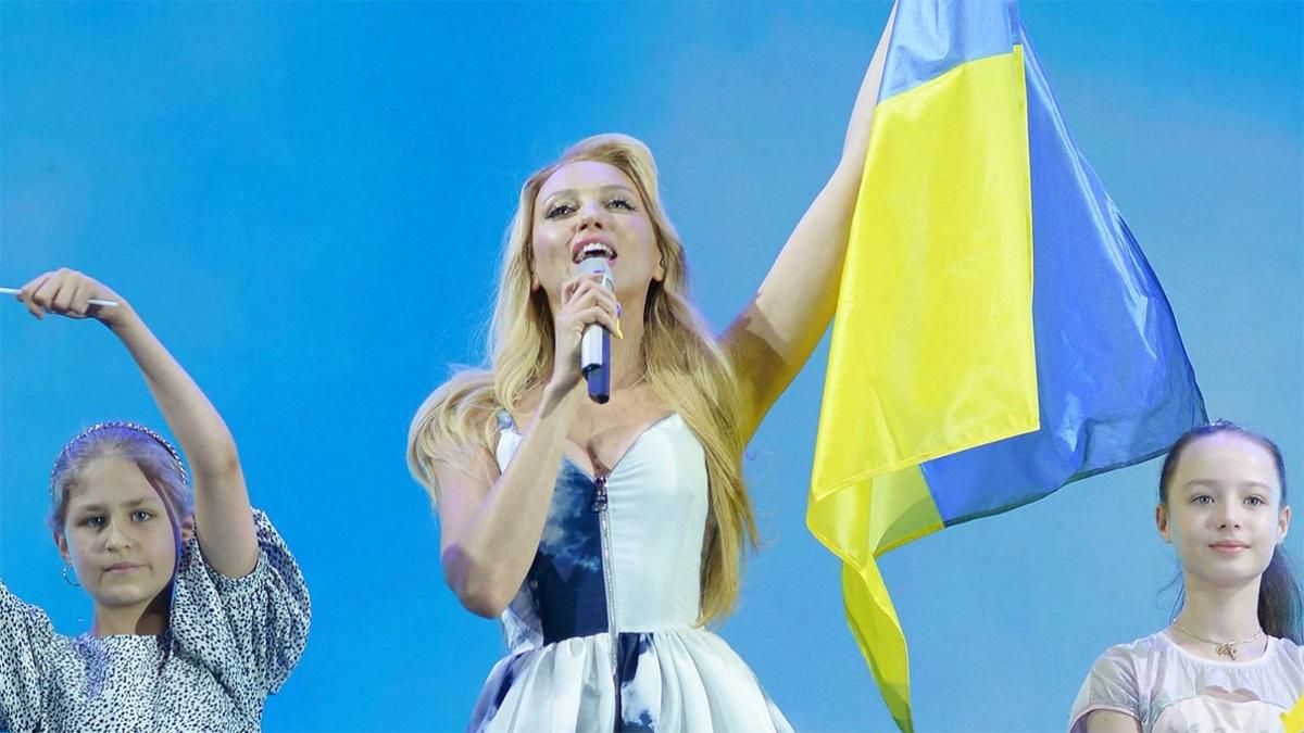 Оля Полякова розплакалася перед пораненими бійцями у шпиталі – фото, відео Оля Полякова розплакалася перед пораненими бійцями у шпиталі – фото, відео