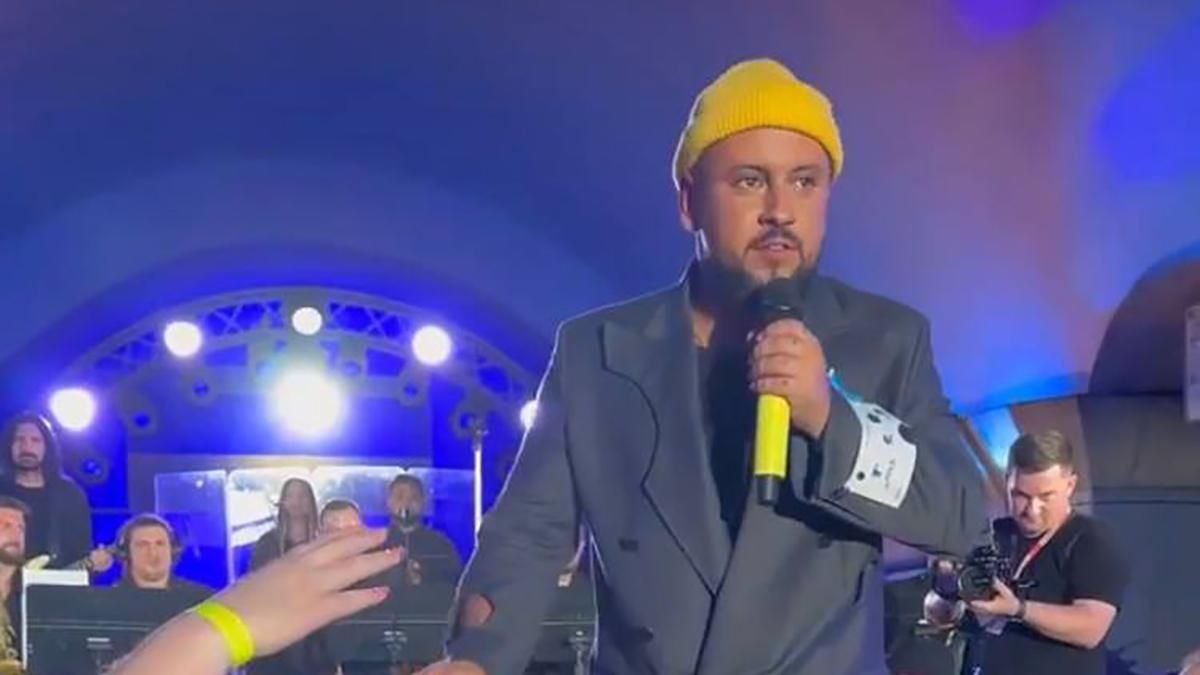 Монатік вперше за війну приїхав в Україну – що найперше зробив співак Монатік вперше за війну приїхав в Україну – що найперше зробив співак