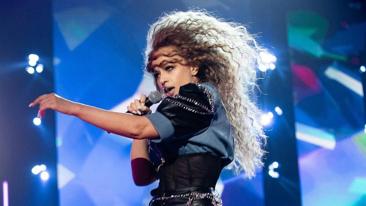 Яна Соломко з Холостяка-1 зрадила Україну – відео з концерту в Москві Яна Соломко з Холостяка-1 зрадила Україну – відео з концерту в Москві