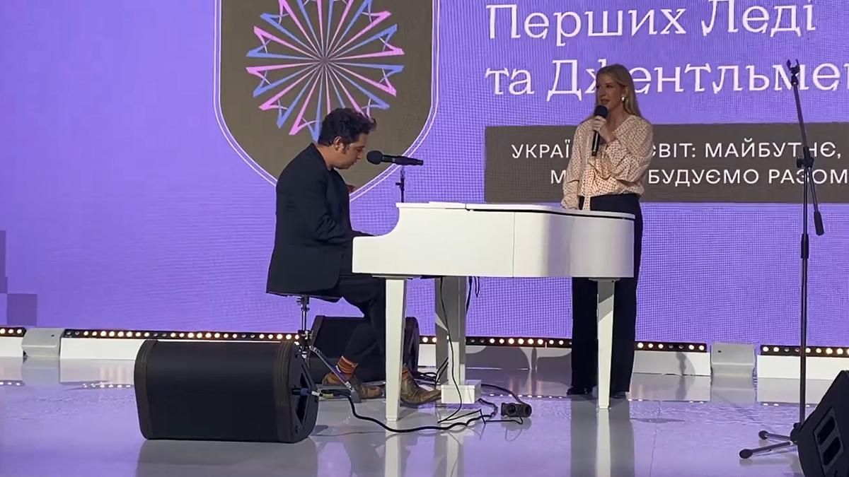 Саміт Зеленської – Еллі Голдінг заспівала Червону калину з Pianoбой – відео Саміт Зеленської – Еллі Голдінг заспівала Червону калину з Pianoбой – відео