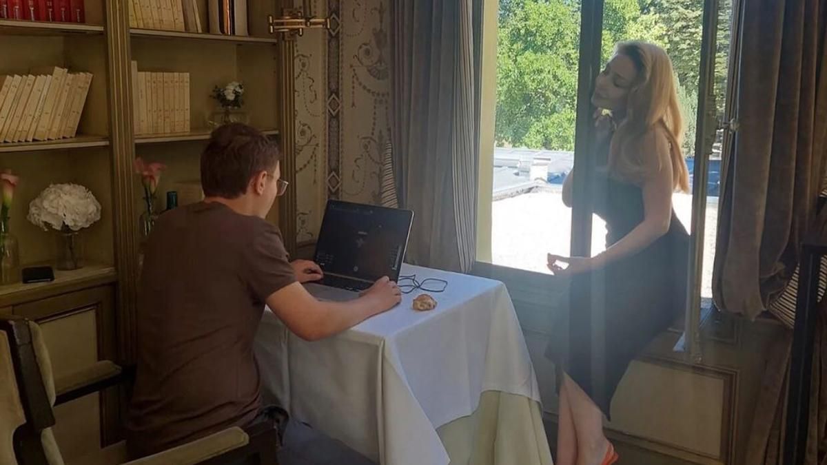 Сын Тины Кароль окончил школу в Великобритании – какие у него оценки Сын Тины Кароль окончил школу в Великобритании – какие у него оценки