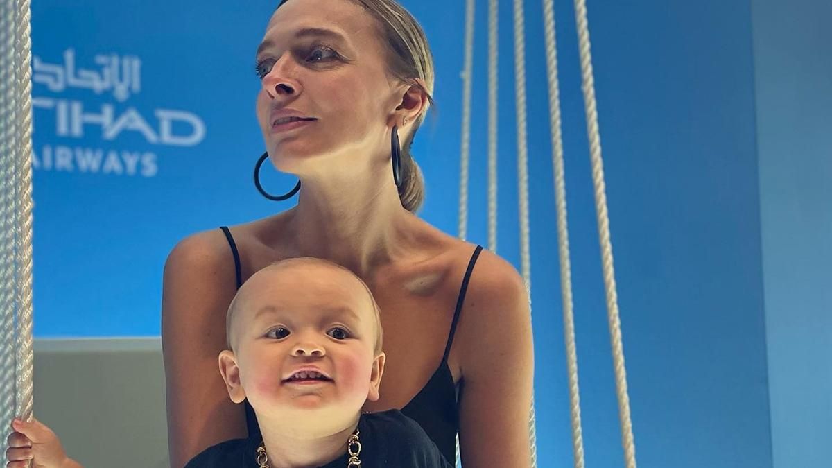 Василиса Фролова протестует в Дубае, где штрафуют за украинский флаг – видео Василиса Фролова протестует в Дубае, где штрафуют за украинский флаг – видео