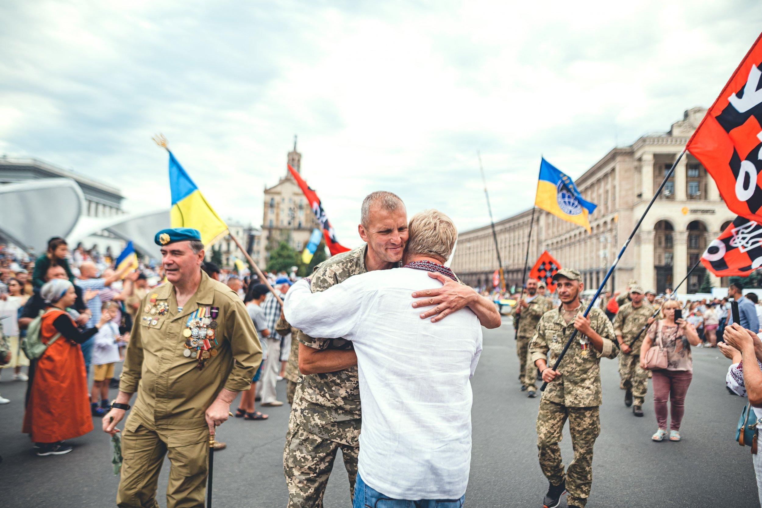 Як вітають зірки з Днем Української Державності - фото