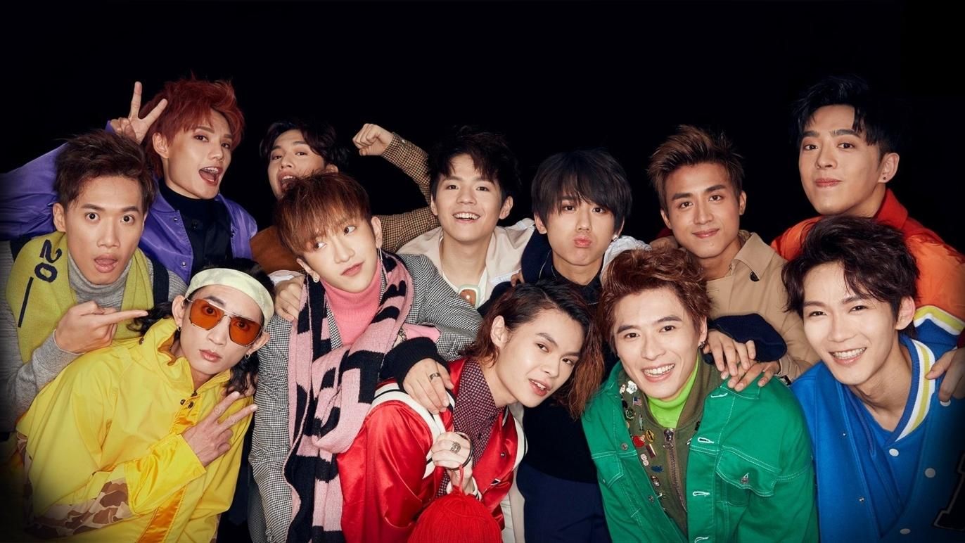 В Гонконге на участников бойз-бэнда Mirror упал огромный экран - видео 18+ В Гонконге на участников бойз-бэнда Mirror упал огромный экран - видео 18+