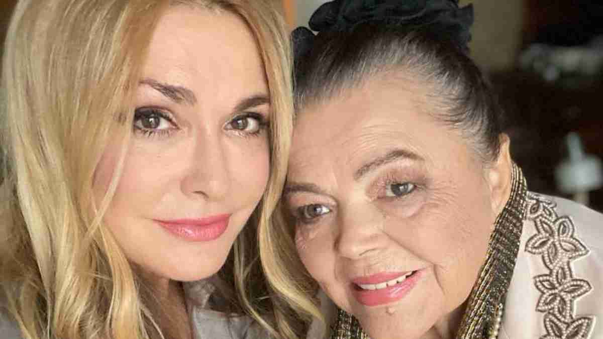 Ольга Сумская о похоронах мамы и почему корит себя после ее смерти Ольга Сумская о похоронах мамы и почему корит себя после ее смерти