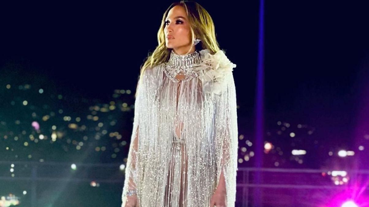 Дженнифер Лопес выступила в поддержку Украины на Капри: видео Дженнифер Лопес выступила в поддержку Украины на Капри: видео