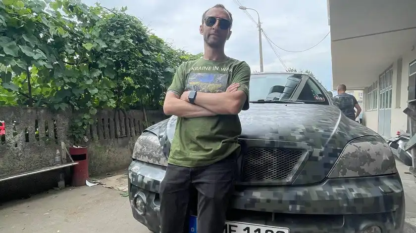 Лідер гурту Корупція  показав авто ЗСУ після обстрілів - моторошні фото