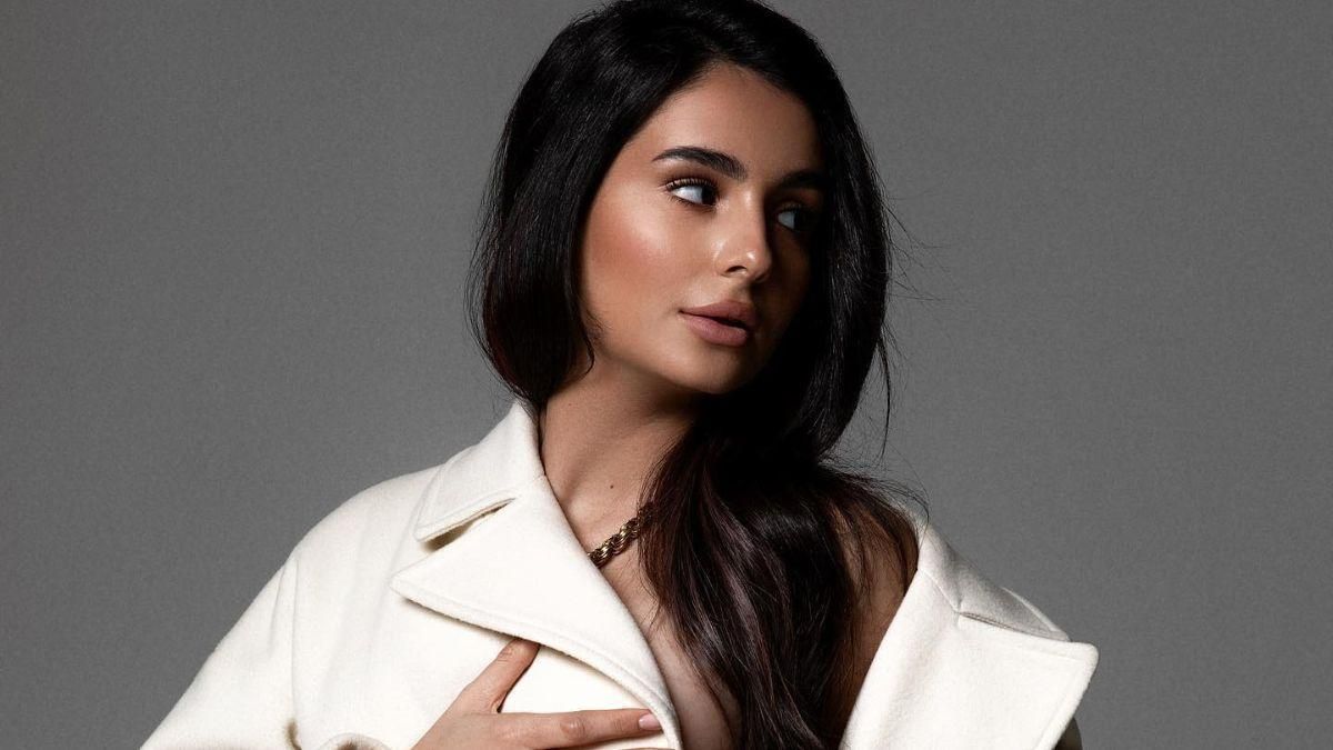 Именинница Анна Тринчер пикантными фото попросила об услуге Именинница Анна Тринчер пикантными фото попросила об услуге