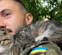 Спас его детей, а сейчас спасает всех украинцев: Тарас Тополя рассказал историю "Бати"