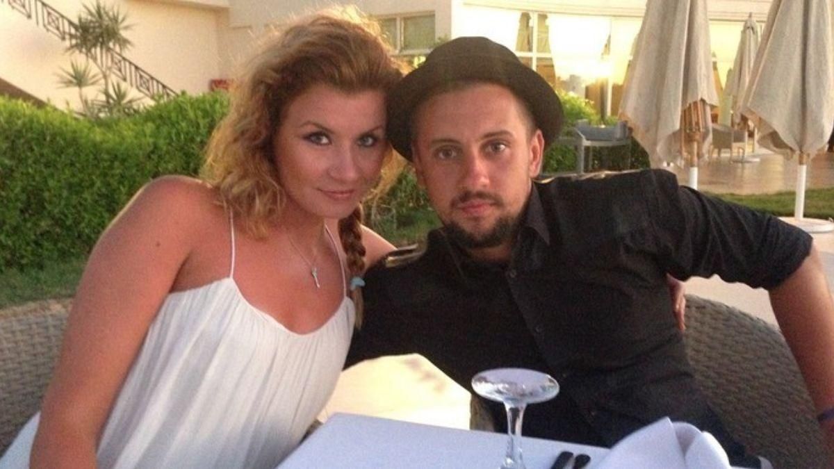 Монатик поздравил жену с днем рождения. Монатик поздравил жену с днем рождения.