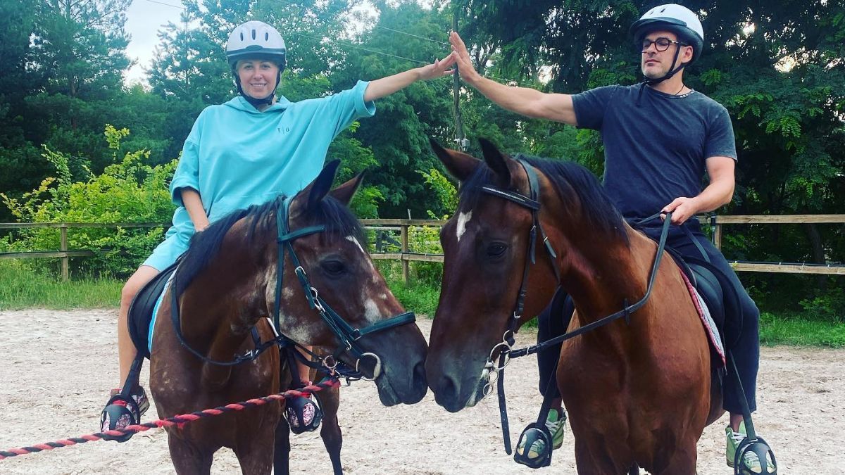 Тоня Матвієнко та Арсен Мірзоян покаталися на конях – фото Тоня Матвієнко та Арсен Мірзоян покаталися на конях – фото